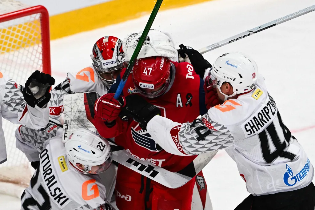 Безумные 144 минуты штрафа в битве «Локо» и «Авангарда»!